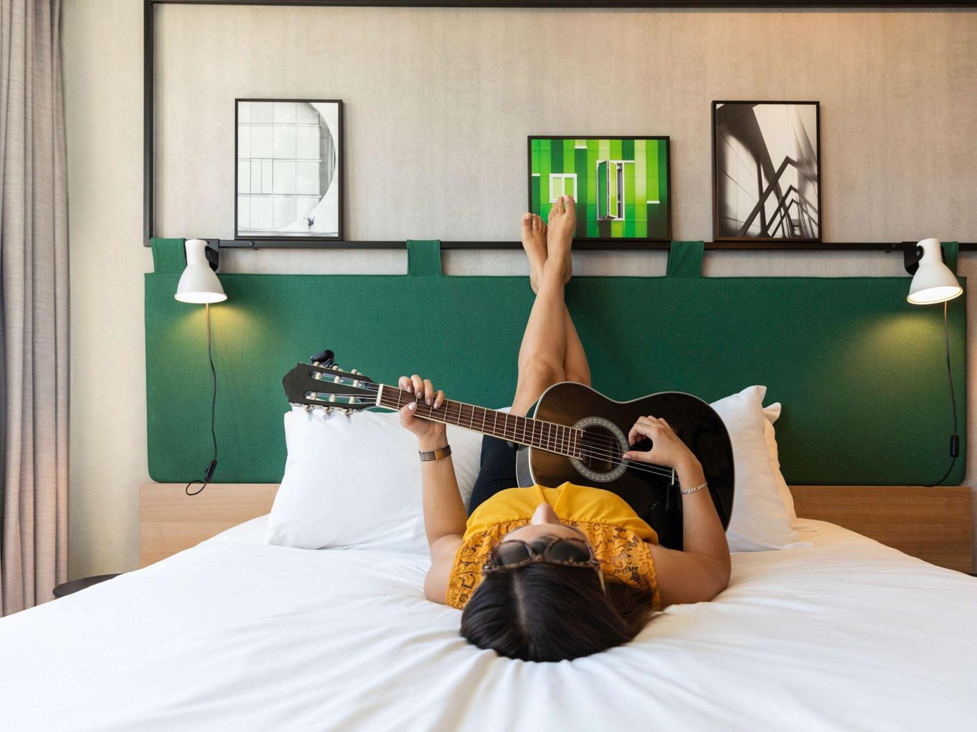 Ibis Tours Sud Hotel ช็องเบรย์-เล-ตูร์ ภายนอก รูปภาพ